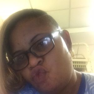 Meet your Posher, Monique